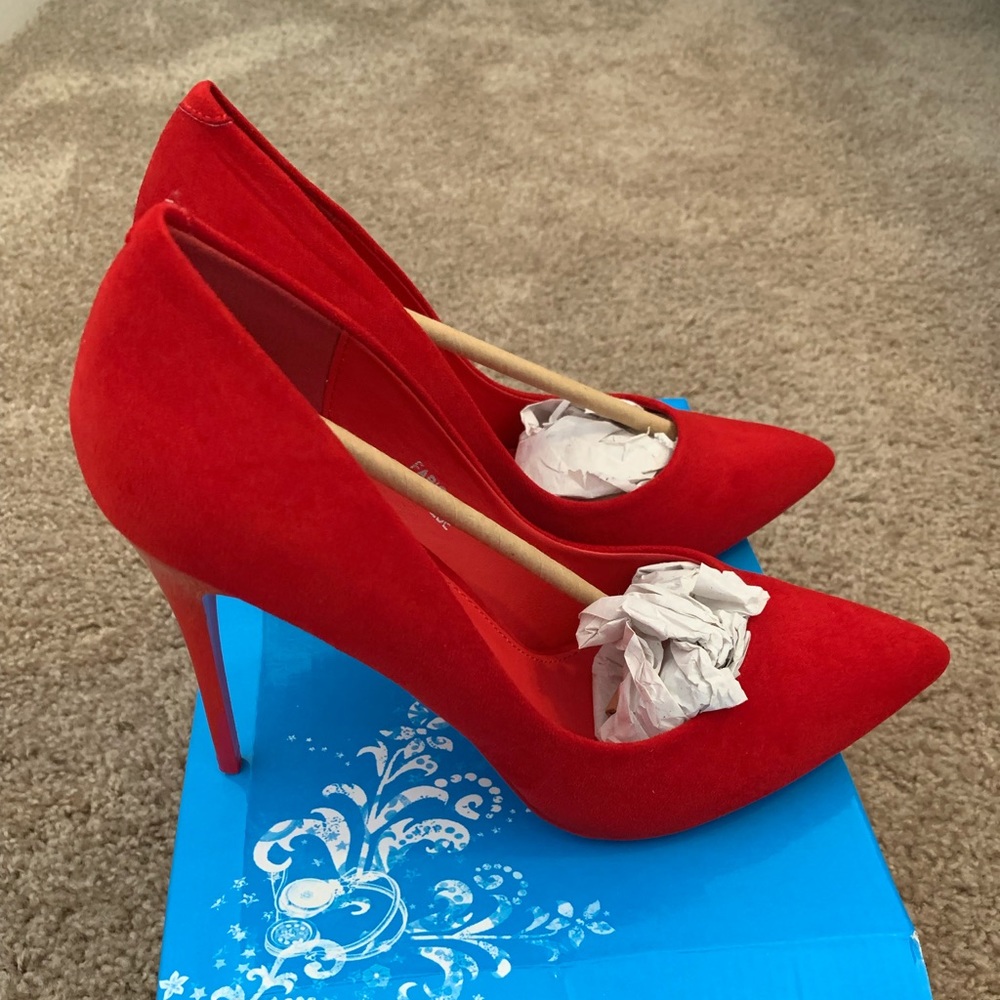 Red Pumps